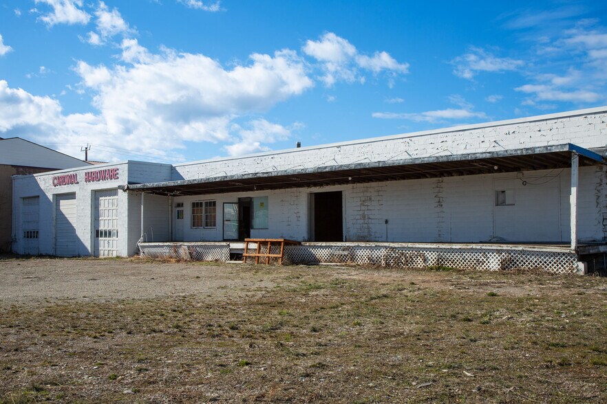 More Photos Of 647 Center st, Kalispell Light Distribution For Sale