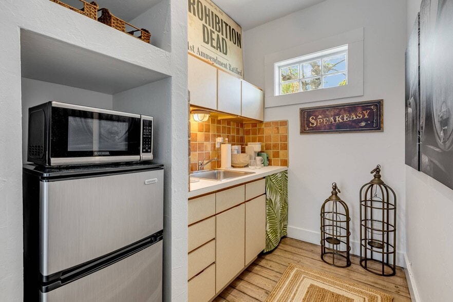 More Photos Of 1117 Duval St, Key West Hospitality For Sale