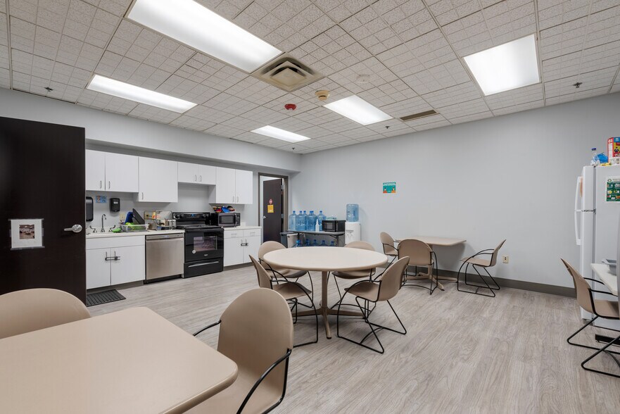 More Photos Of 22 N 1st St, Newark Light Distribution For Sale