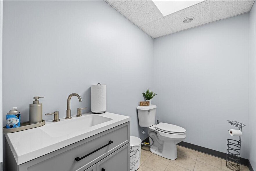 More Photos Of 57 Mountain Rd, Halifax Office For Sale