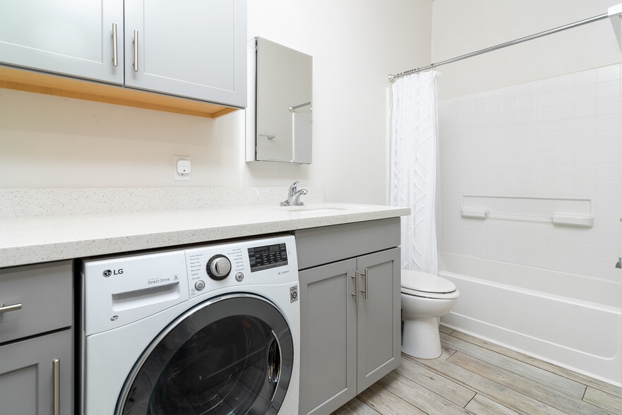 More Photos Of 914 S Kenwood Cir, Tempe Apartments For Sale