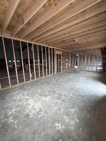 More Photos Of 900 Lambrecht Dr, Frankfort Industrial For Lease