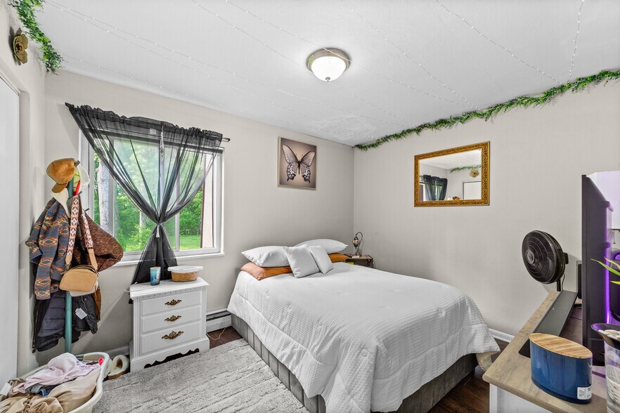 More Photos Of 5216 E Lake Rd, Sheffield Lake Apartments For Sale