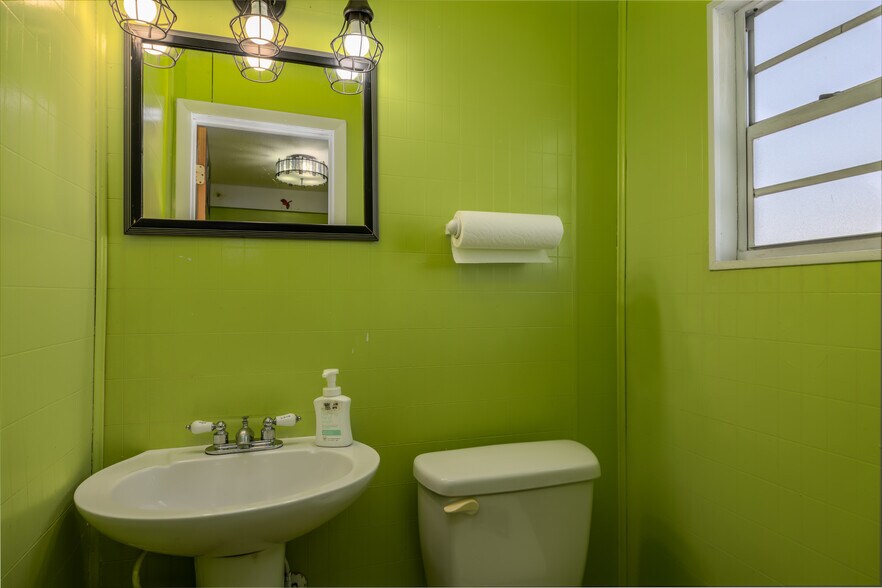 More Photos Of 429 N Ridgewood Ave, Daytona Beach Office For Sale