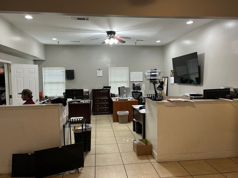 More Photos Of 405 Old Mill Rd, Cartersville Warehouse For Sale