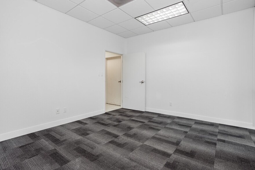 More Photos Of 3215 Birtcher Dr, Las Vegas Office For Lease