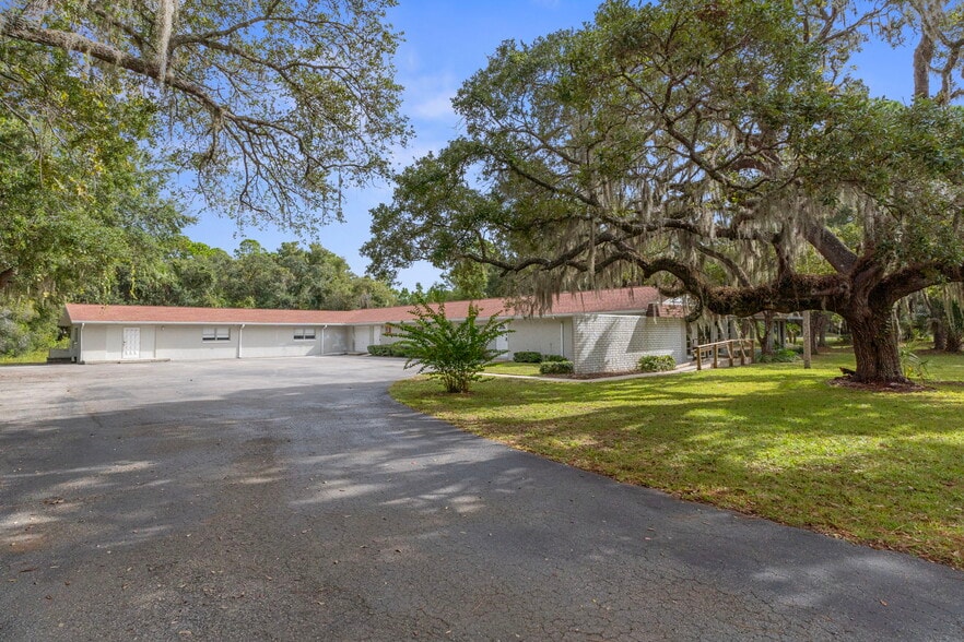 More Photos Of 377 Highway 40 W, Inglis Flex For Lease