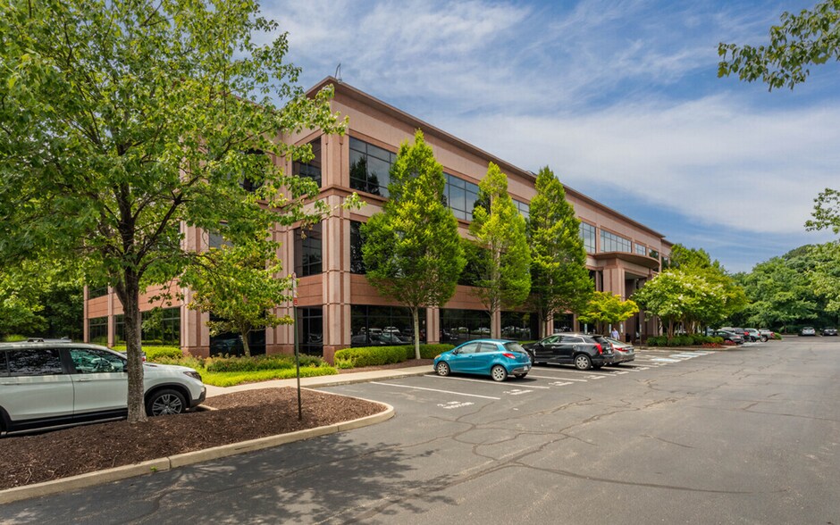 More Photos Of 6806 Paragon Pl, Richmond Office For Lease