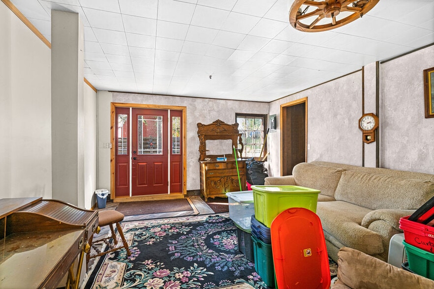 More Photos Of 4892 MN-61 N, Beaver Bay Specialty For Sale