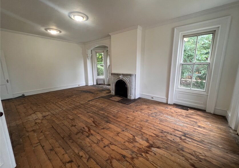More Photos Of 2 Main St, Flemington Restaurant For Sale