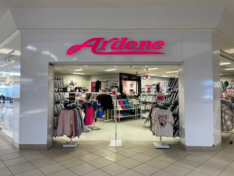 More Photos Of 200 Broadway St, Tillsonburg Unknown For Lease