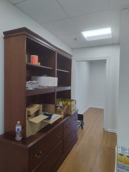 More Photos Of 50 S Pickett St, Alexandria Medical For Sale