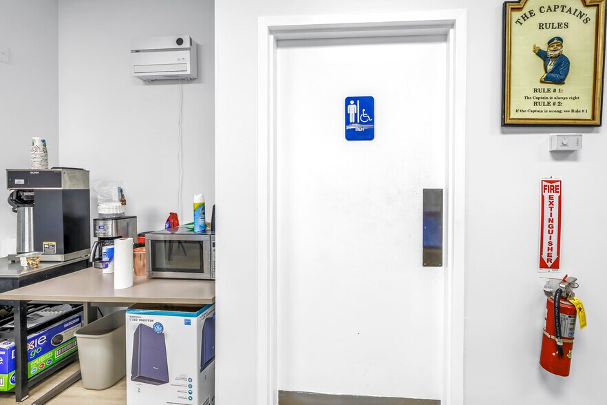 More Photos Of 8440 4th St N, Saint Petersburg Freestanding For Sale