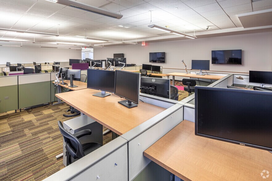 More Photos Of 2550 Wasser Ter, Herndon Office For Sale