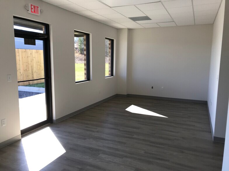 More Photos Of 3664 Southland Dr, Flowery Branch Warehouse For Lease