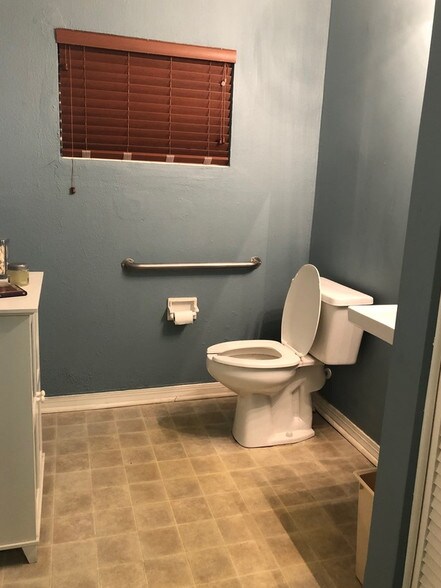 More Photos Of 258 Short Ave, Longwood Office For Sale