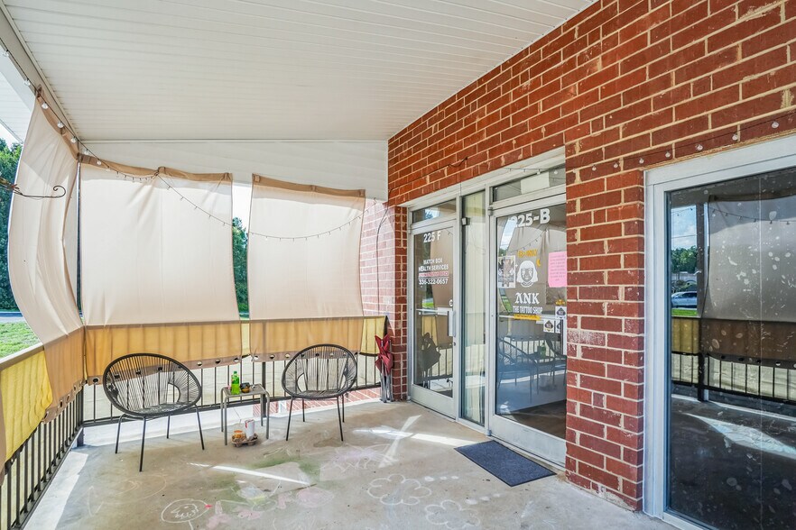 More Photos Of 225 S Madison Blvd, Roxboro Storefront Retail Office For Sale