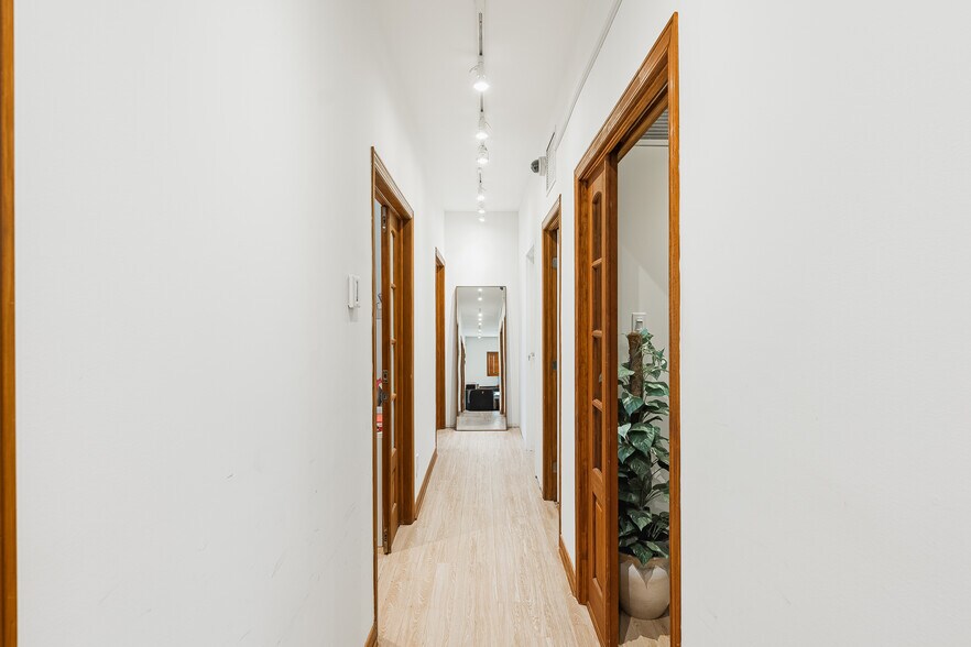 More Photos Of 675 Boul Samson, Laval Office For Sale