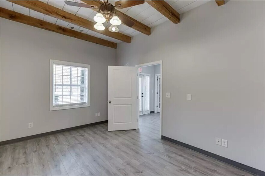 More Photos Of 6105 Atlanta Hwy, Flowery Branch Office For Lease