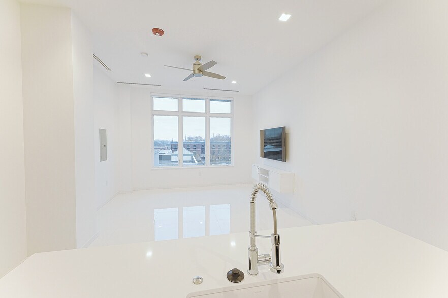 More Photos Of 400 S Old Woodward Ave, Birmingham Apartments For Sale
