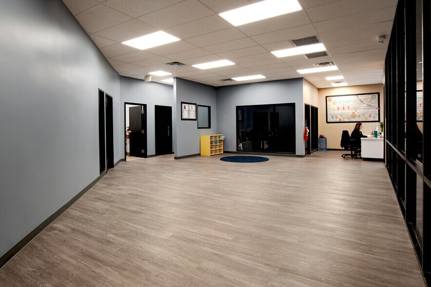 More Photos Of 323 N Gilbert Rd, Mesa General Retail For Lease