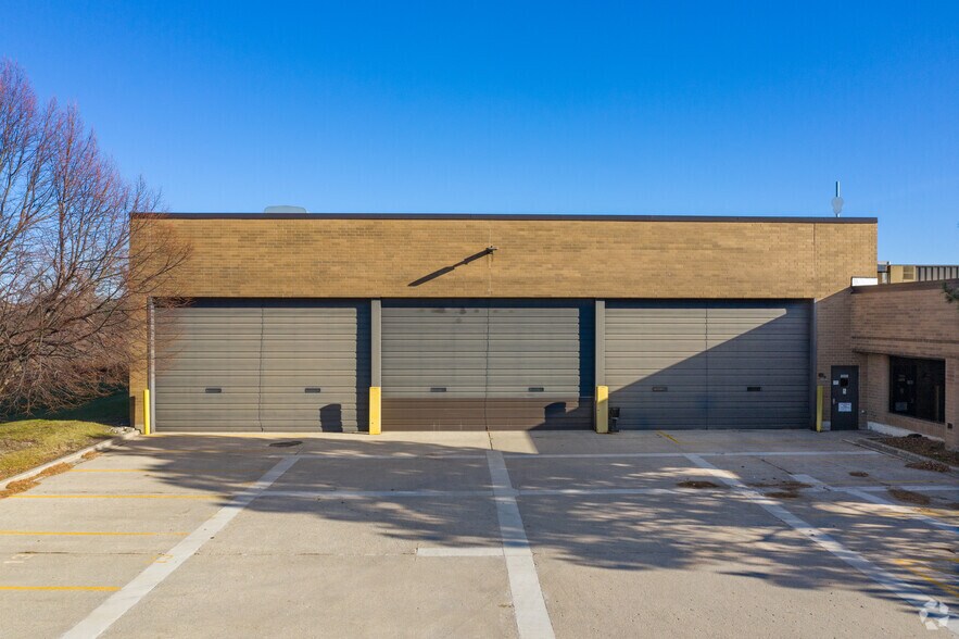 More Photos Of 1275 Barclay Blvd, Buffalo Grove Warehouse For Lease