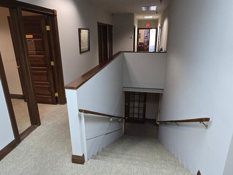 More Photos Of 911 Meridian St, Anderson Flex For Sale
