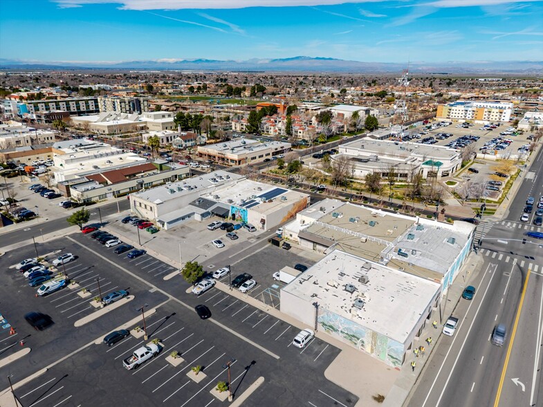 More Photos Of 516 W Lancaster Blvd, Lancaster Storefront For Lease