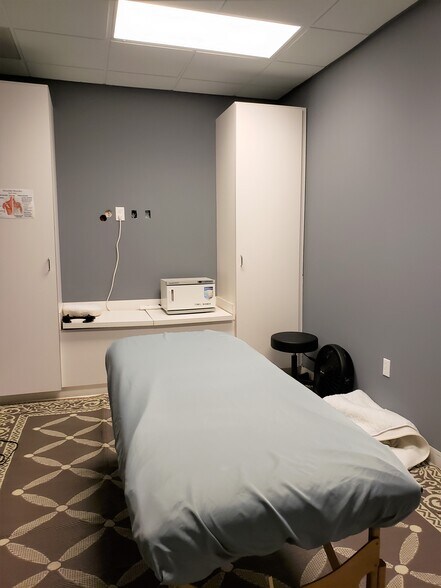 More Photos Of 7840 Roswell Rd, Sandy Springs Office For Sale