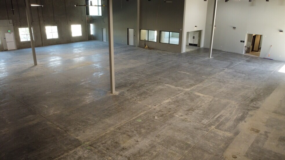 More Photos Of 73605 Dinah Shore Dr, Rancho Mirage Warehouse For Sale