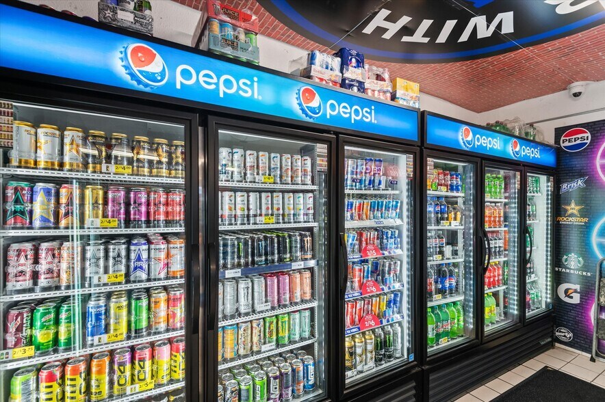 More Photos Of 1279 35th St, Springfield Storefront Retail Residential For Sale