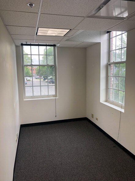More Photos Of 127 S First St, Geneva Office Residential For Lease