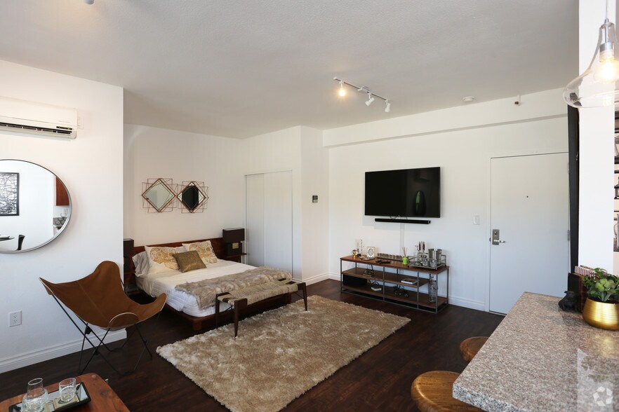 More Photos Of 5529-5533 Hollywood Blvd, Los Angeles Apartments For Lease