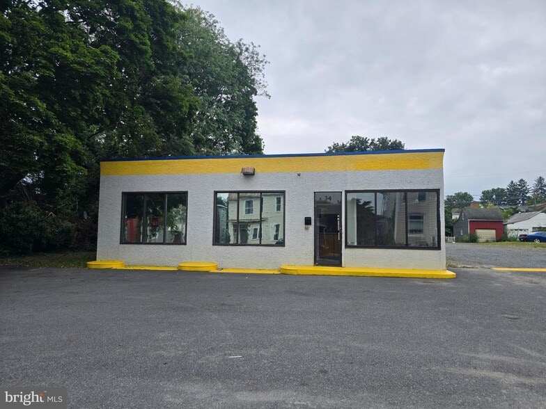 Primary Photo Of 34 E Main St, Fleetwood Auto Repair For Sale