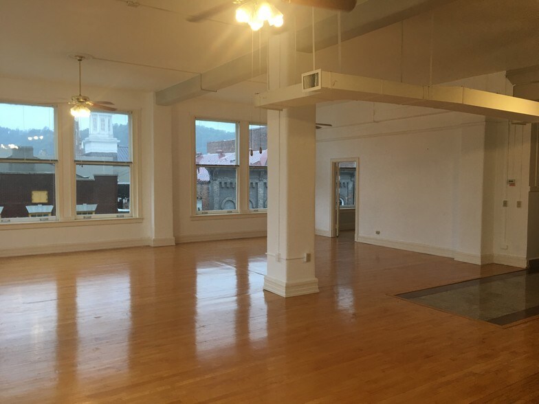 More Photos Of 306 W Main St, Frankfort Coworking Space