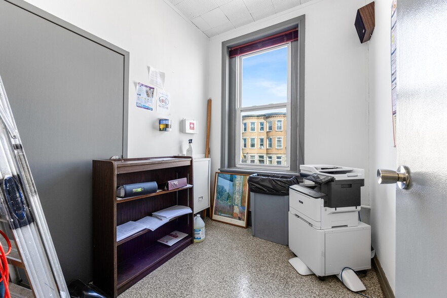 More Photos Of 21 W 25th St, Baltimore Office For Sale