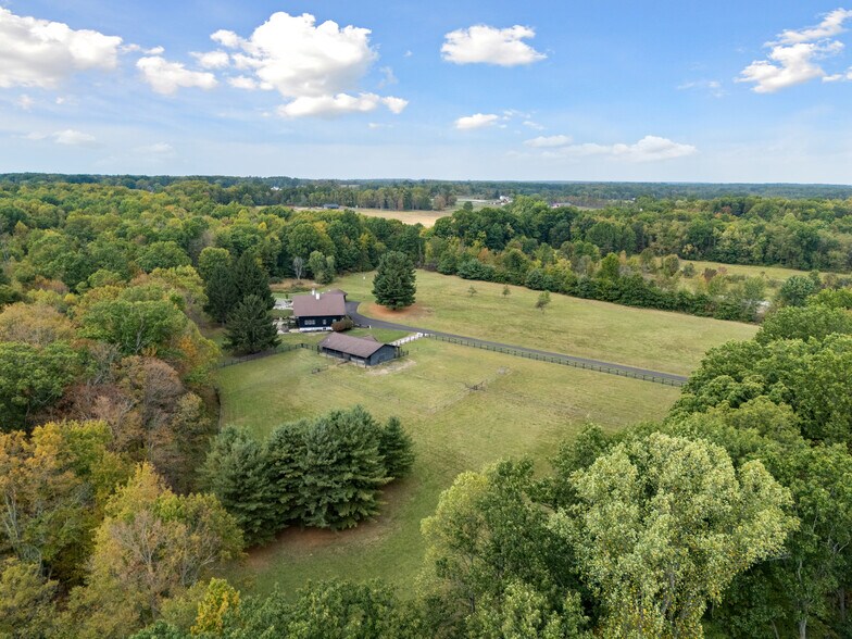 More Photos Of 550 Warner rd, Vienna Specialty For Sale