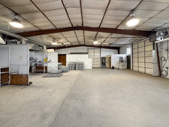 More Photos Of 100 Holiday Ln, Tonkawa Warehouse For Lease