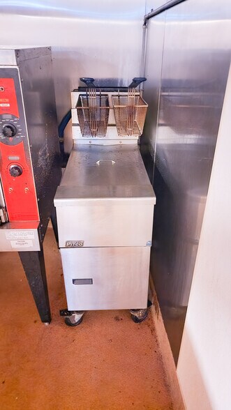 More Photos Of 66 Hawthorne Dr, Bedford Apartments For Lease