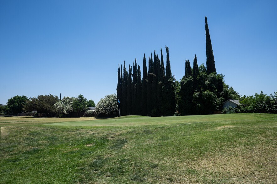 More Photos Of 510 W Visalia Rd, Exeter Golf Course Driving Range For Sale