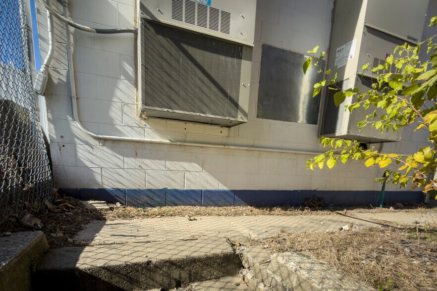 More Photos Of 138 N Linden St, Lamoni General Retail For Sale