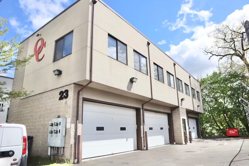 More Photos Of 23 Ryan St, Stamford Flex For Sale