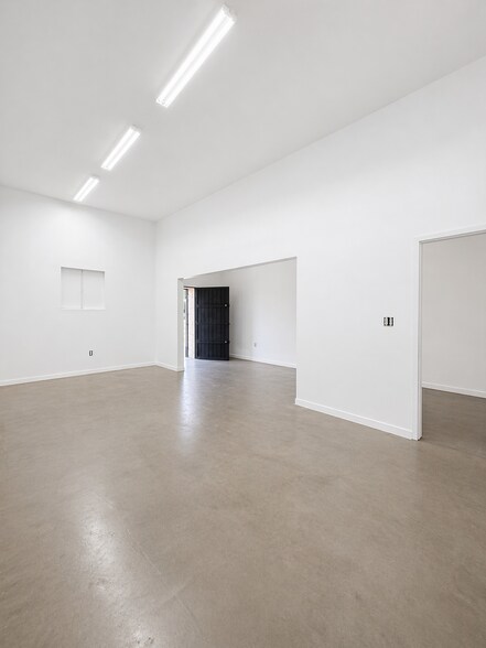 More Photos Of 4568 W Adams Blvd, Los Angeles Storefront Retail Office For Lease
