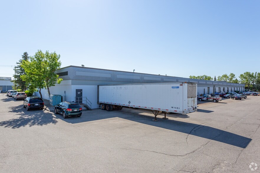 More Photos Of 6015-6041 4 St SE, Calgary Warehouse For Lease