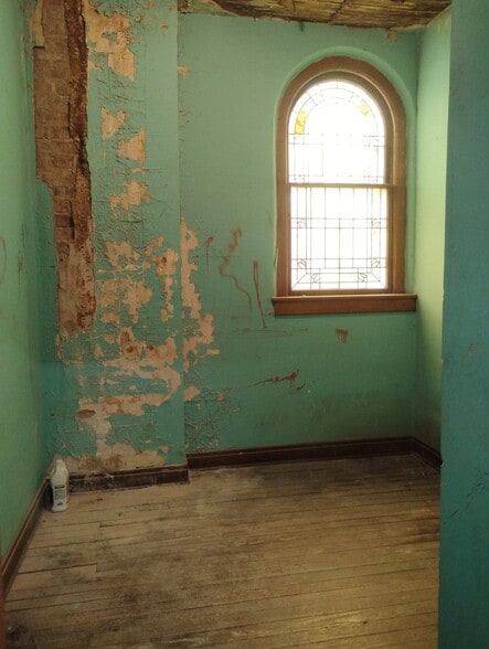 More Photos Of 906 Elm St, Coffeyville Religious Facility For Sale
