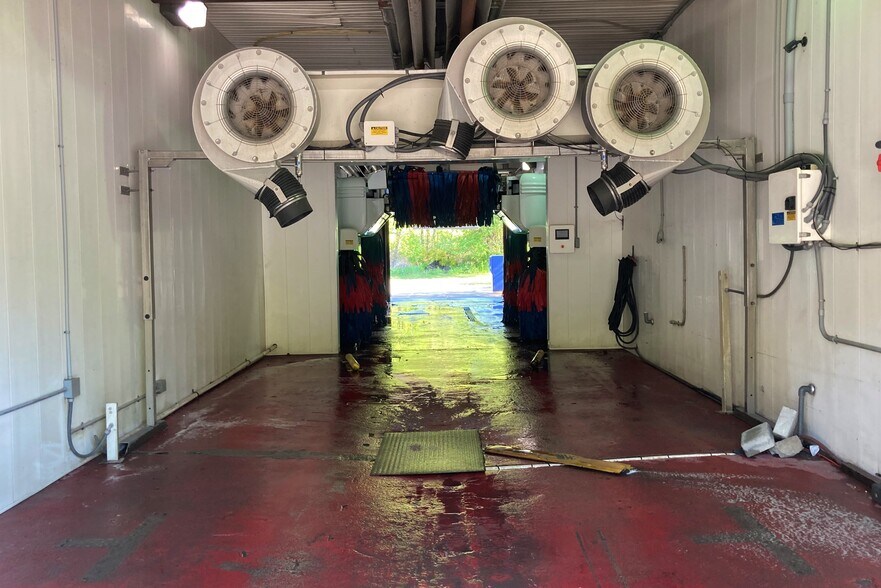 More Photos Of 6152 Paradise Valley Rd, Cresco Carwash For Sale