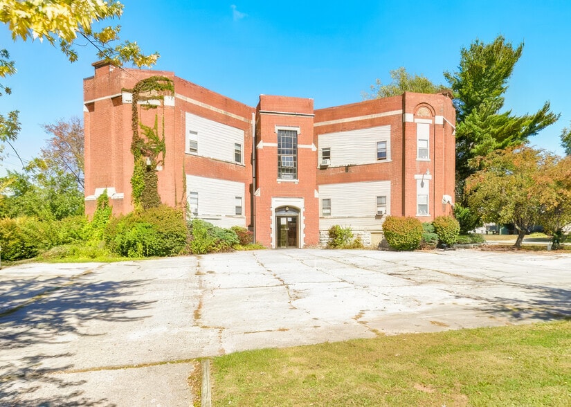 Primary Photo Of 211 N Kennedy blvd, Vandalia Multifamily For Sale