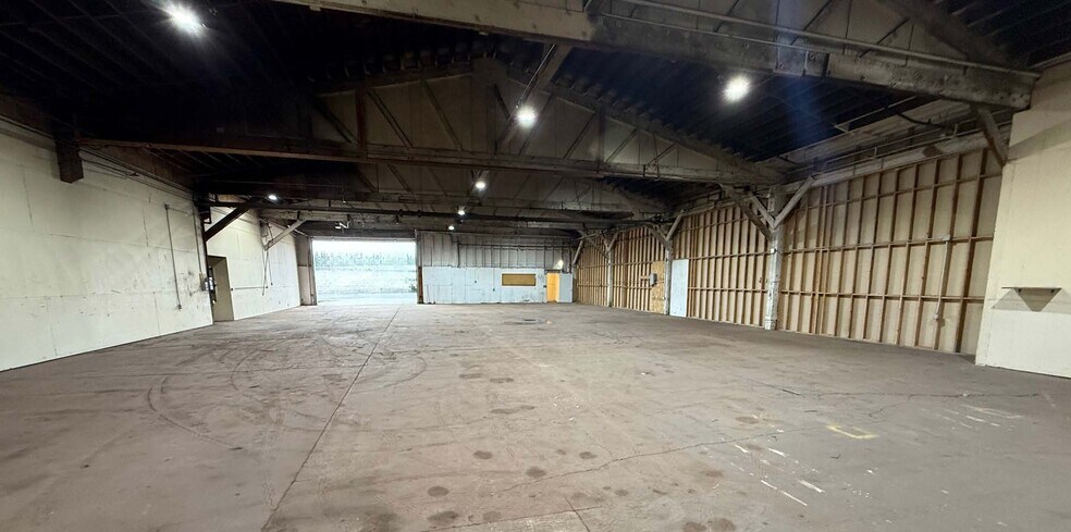 Primary Photo Of 9493 Porter Rd SE, Aumsville Manufacturing For Lease