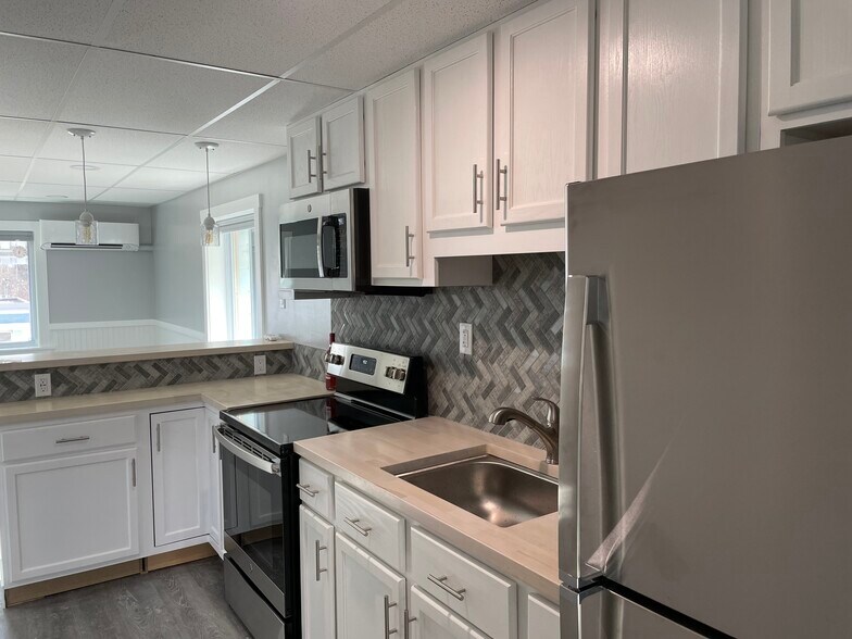 More Photos Of 30401-30405 Neal Ave, Lindstrom Warehouse For Sale
