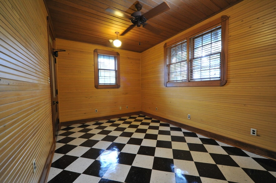 More Photos Of 815-817 Rosedale Dr, New Orleans Office For Sale